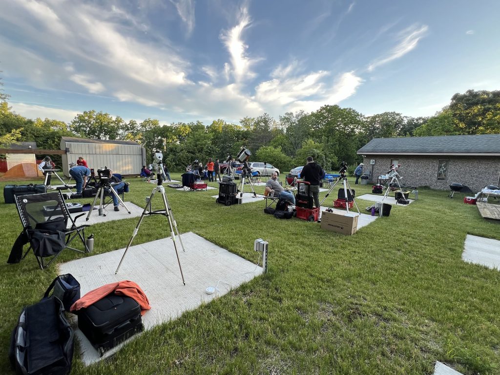 MAS members at Yanna Research Station, ready for an evening of observing.